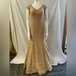 Beautiful lace size 4 dress